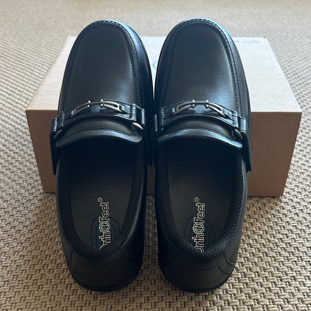 NWT:  Orthofeet Chelsea Black Loafers Size 6.5M
